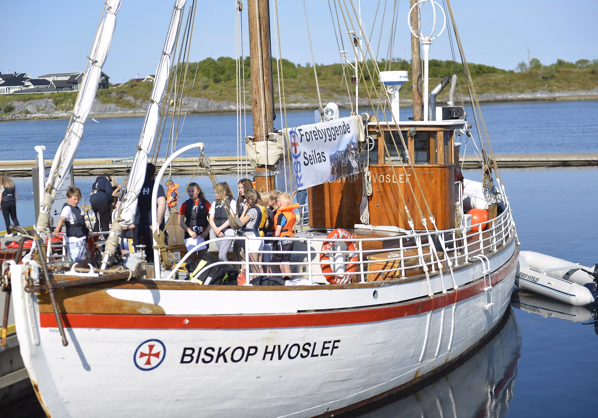Guests aboard M/K Biskop Hvoslef